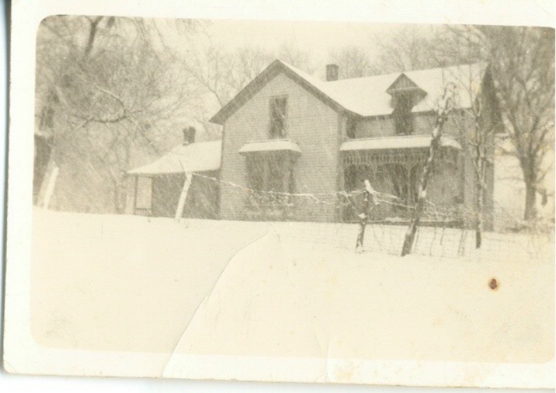 ../Images/bdh house snow.jpg